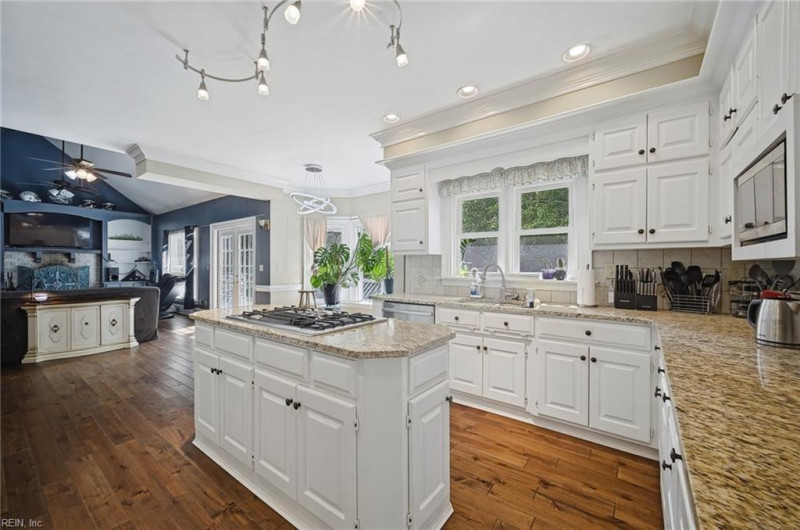 Photo 15 of 50 residential for sale in Chesapeake virginia