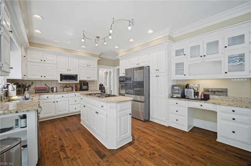 Photo 17 of 50 residential for sale in Chesapeake virginia