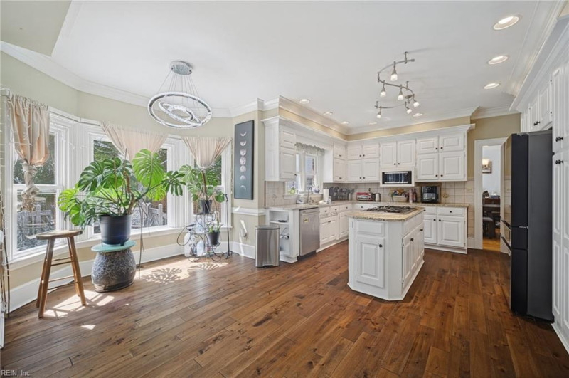 Photo 19 of 50 residential for sale in Chesapeake virginia