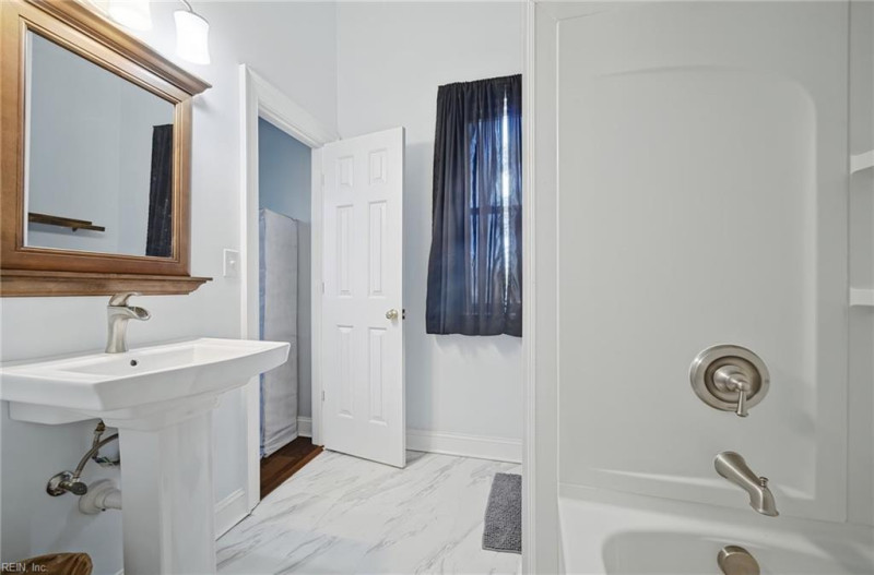 Photo 23 of 50 residential for sale in Chesapeake virginia