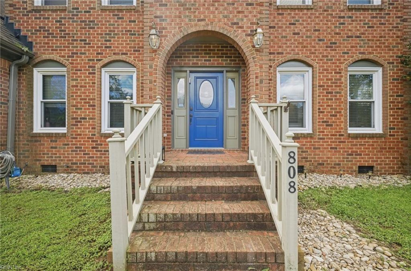 Photo 4 of 50 residential for sale in Chesapeake virginia