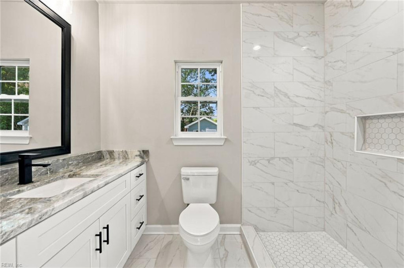 Photo 13 of 46 residential for sale in Hampton virginia