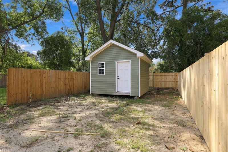 Photo 27 of 46 residential for sale in Hampton virginia