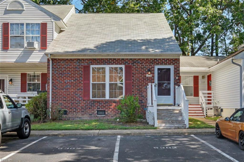 Photo 2 of 37 residential for sale in James City County virginia