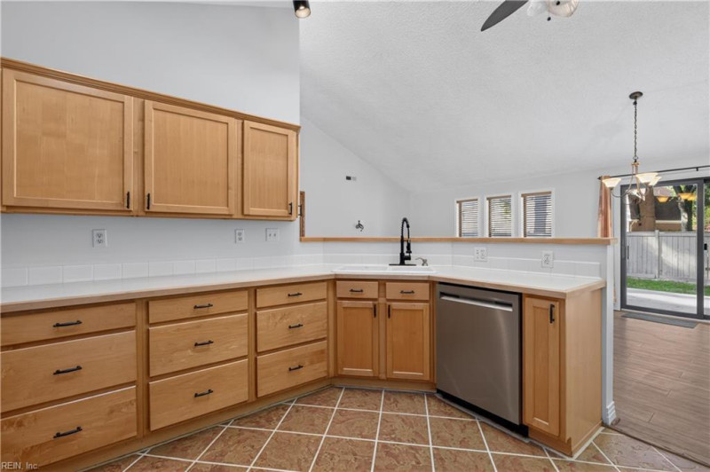 Photo 10 of 45 residential for sale in Chesapeake virginia