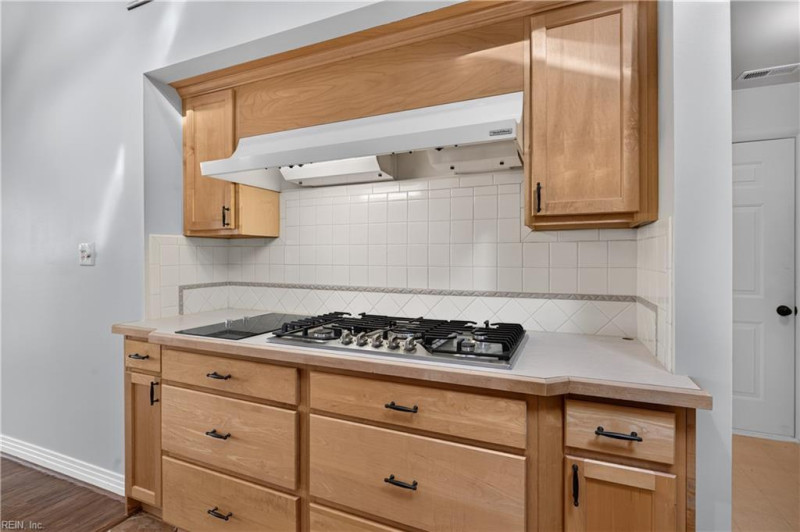 Photo 11 of 45 residential for sale in Chesapeake virginia