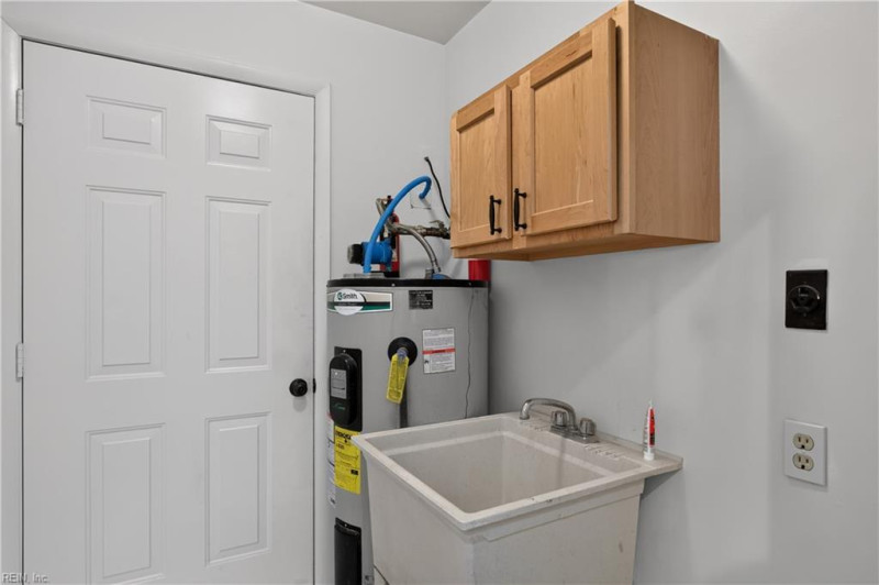 Photo 12 of 45 residential for sale in Chesapeake virginia