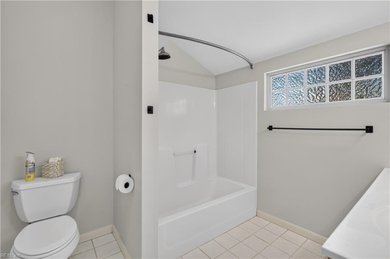 Photo 16 of 45 residential for sale in Chesapeake virginia