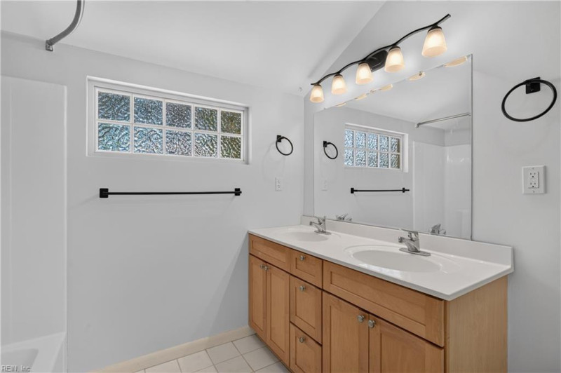 Photo 17 of 45 residential for sale in Chesapeake virginia