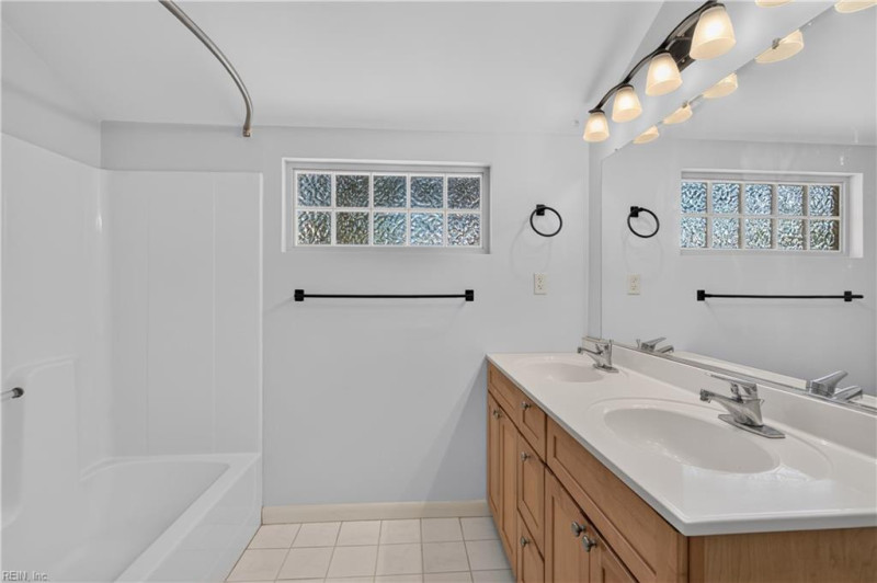 Photo 18 of 45 residential for sale in Chesapeake virginia
