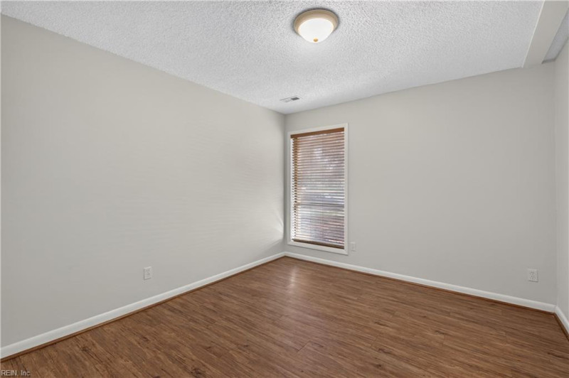 Photo 20 of 45 residential for sale in Chesapeake virginia