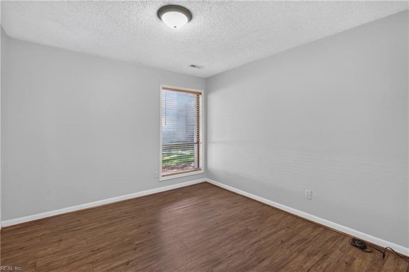 Photo 22 of 45 residential for sale in Chesapeake virginia