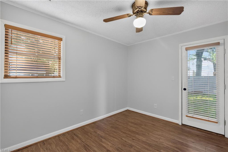 Photo 25 of 45 residential for sale in Chesapeake virginia