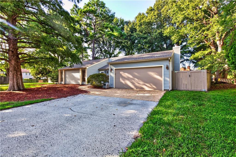 Photo 3 of 45 residential for sale in Chesapeake virginia
