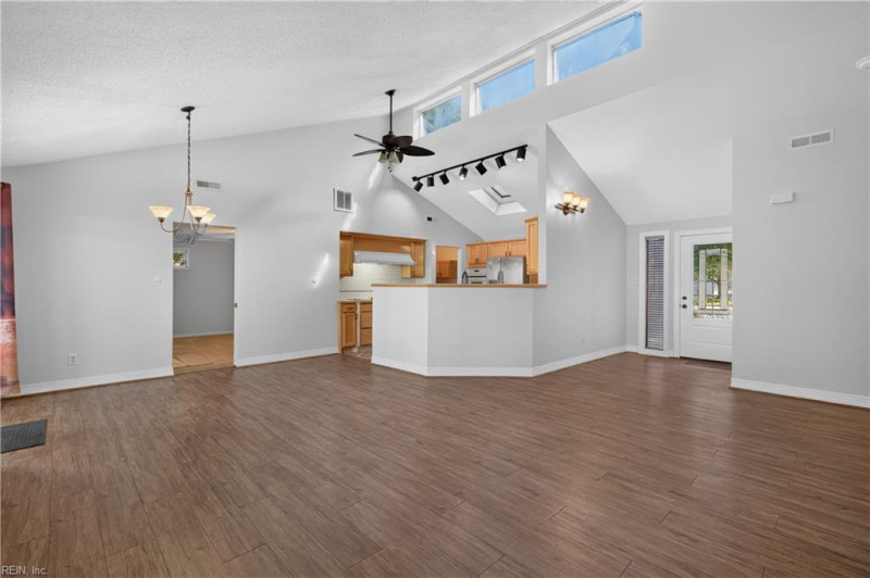 Photo 4 of 45 residential for sale in Chesapeake virginia