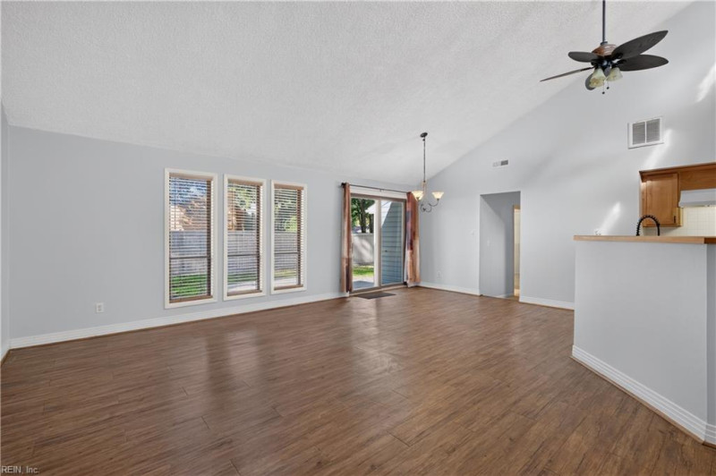 Photo 5 of 45 residential for sale in Chesapeake virginia