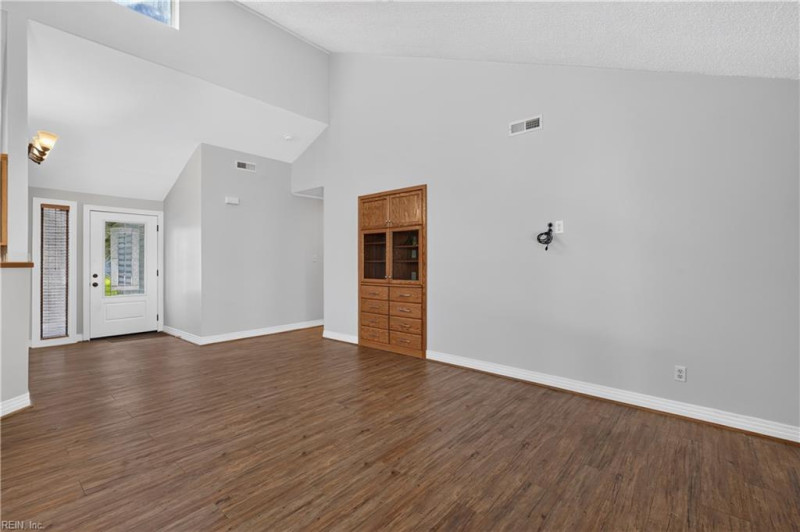 Photo 6 of 45 residential for sale in Chesapeake virginia