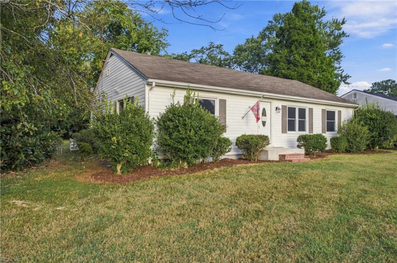 Photo 2 of 34 residential for sale in Isle of Wight County virginia