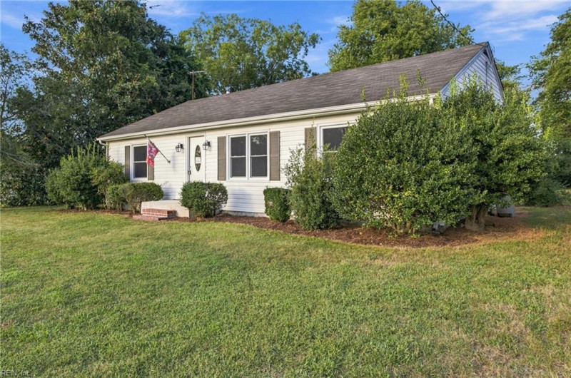 Photo 3 of 34 residential for sale in Isle of Wight County virginia