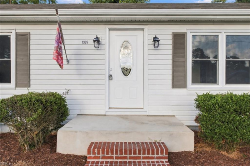 Photo 4 of 34 residential for sale in Isle of Wight County virginia