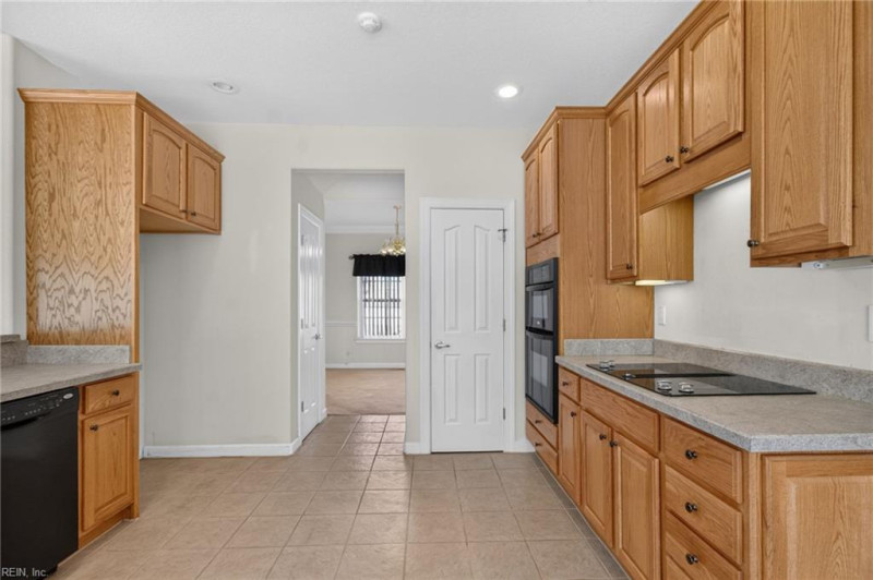 Photo 14 of 50 residential for sale in Chesapeake virginia Photo 14 of 50 residential for sale in Chesapeake virginia