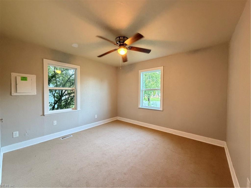 Photo 5 of 12 residential for sale in Portsmouth virginia