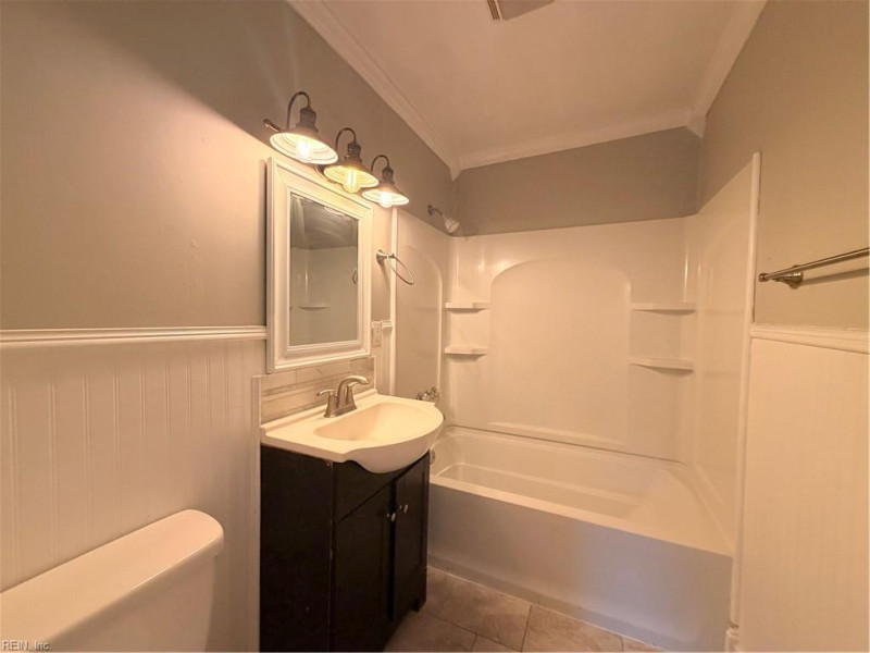 Photo 7 of 12 residential for sale in Portsmouth virginia