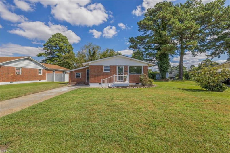 Photo 2 of 14 residential for sale in Portsmouth virginia