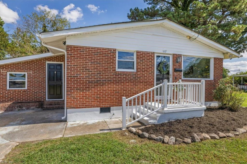 Photo 3 of 14 residential for sale in Portsmouth virginia