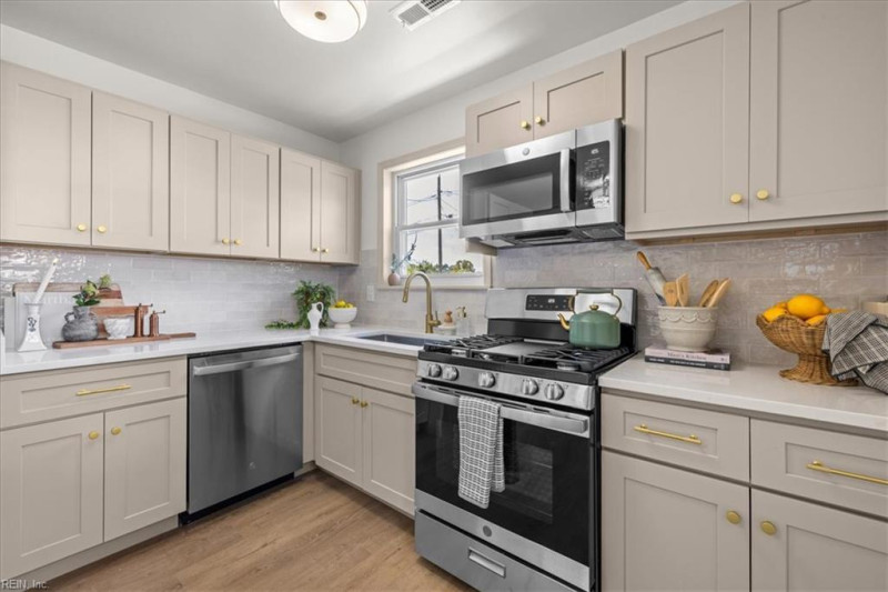 Photo 6 of 14 residential for sale in Portsmouth virginia