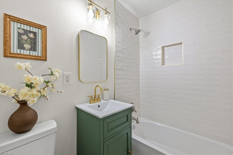 Photo 9 of 14 residential for sale in Portsmouth virginia