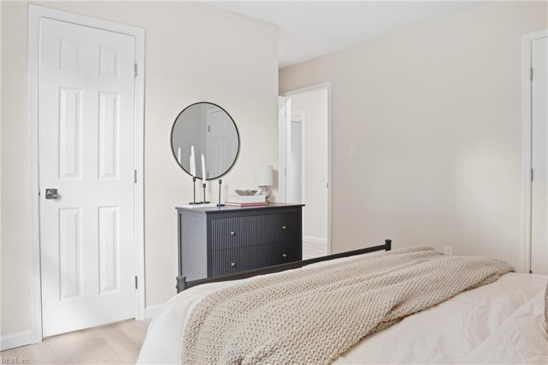 Photo 15 of 26 residential for sale in Chesapeake virginia
