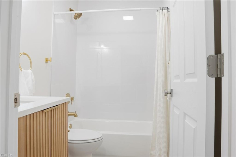 Photo 18 of 26 residential for sale in Chesapeake virginia