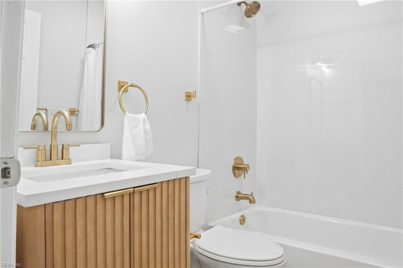 Photo 19 of 26 residential for sale in Chesapeake virginia