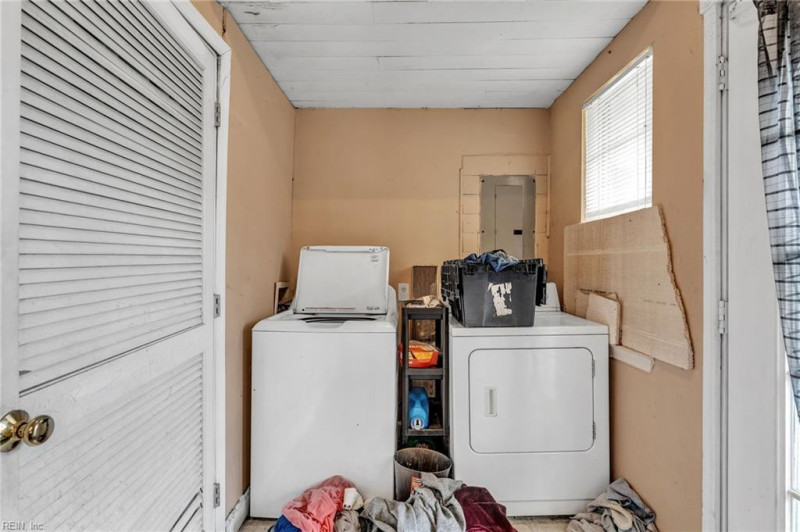 Photo 12 of 29 residential for sale in Chesapeake virginia