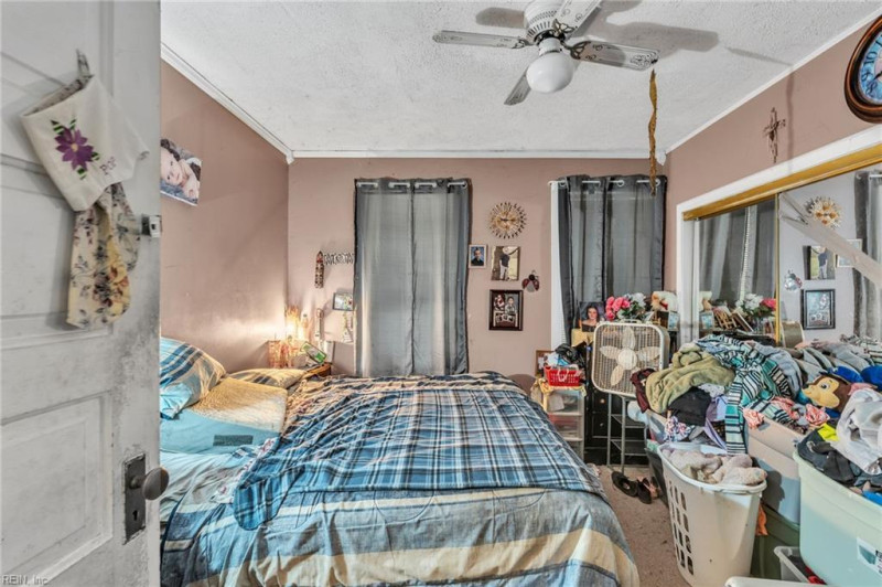 Photo 17 of 29 residential for sale in Chesapeake virginia