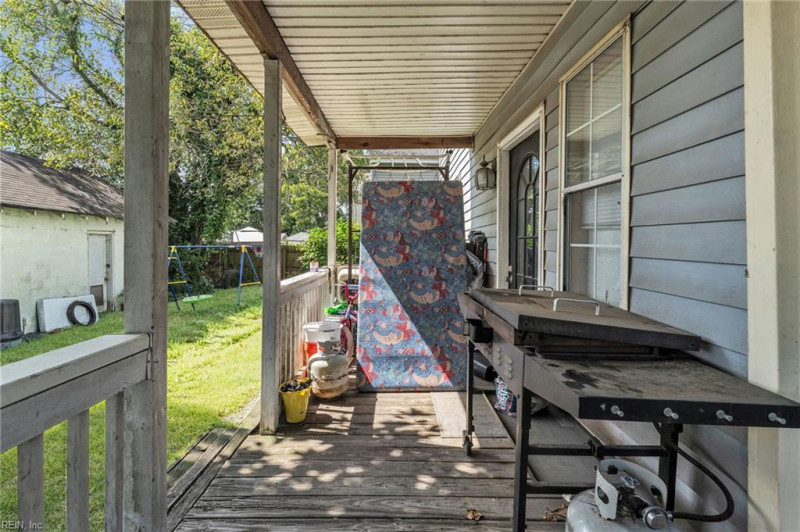 Photo 3 of 29 residential for sale in Chesapeake virginia