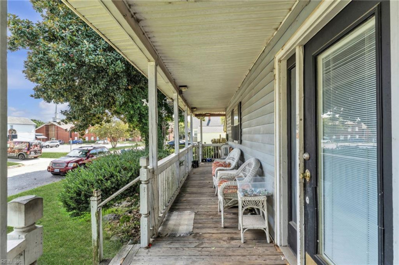 Photo 4 of 29 residential for sale in Chesapeake virginia