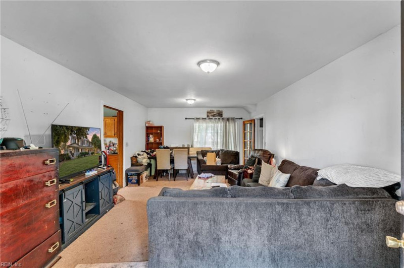 Photo 5 of 29 residential for sale in Chesapeake virginia