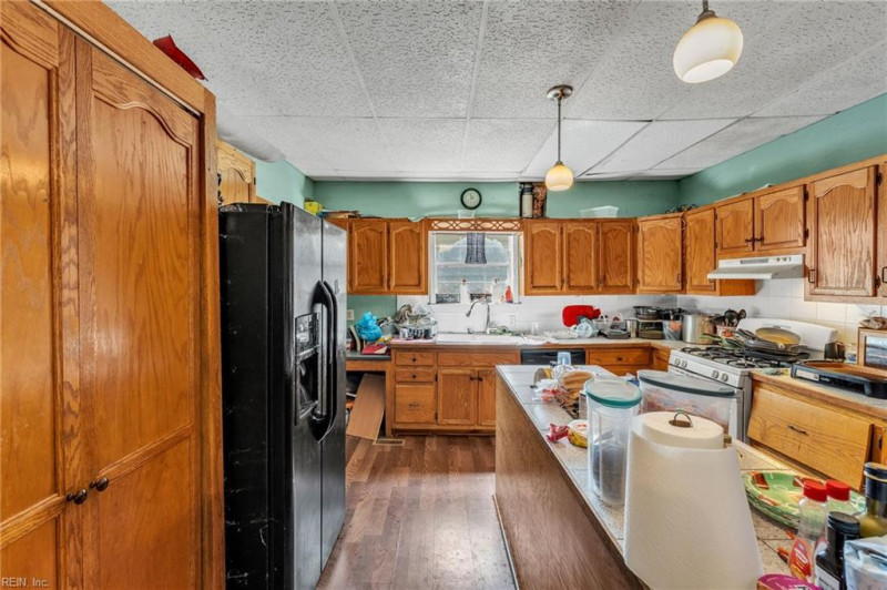Photo 8 of 29 residential for sale in Chesapeake virginia