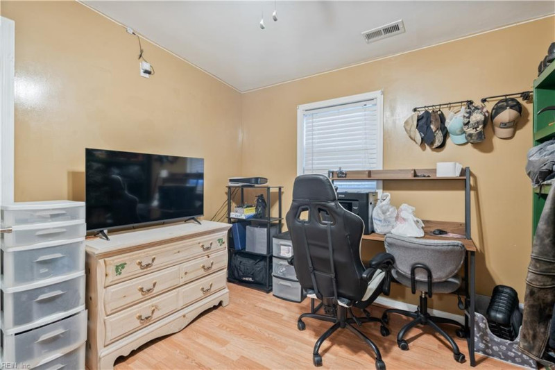 Photo 17 of 45 residential for sale in Chesapeake virginia Photo 17 of 45 residential for sale in Chesapeake virginia