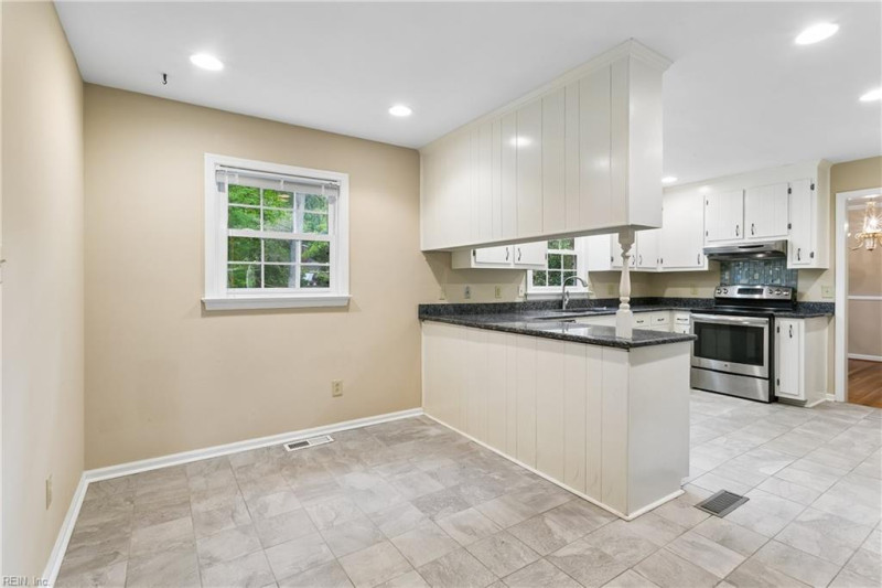 Photo 16 of 39 residential for sale in Newport News virginia