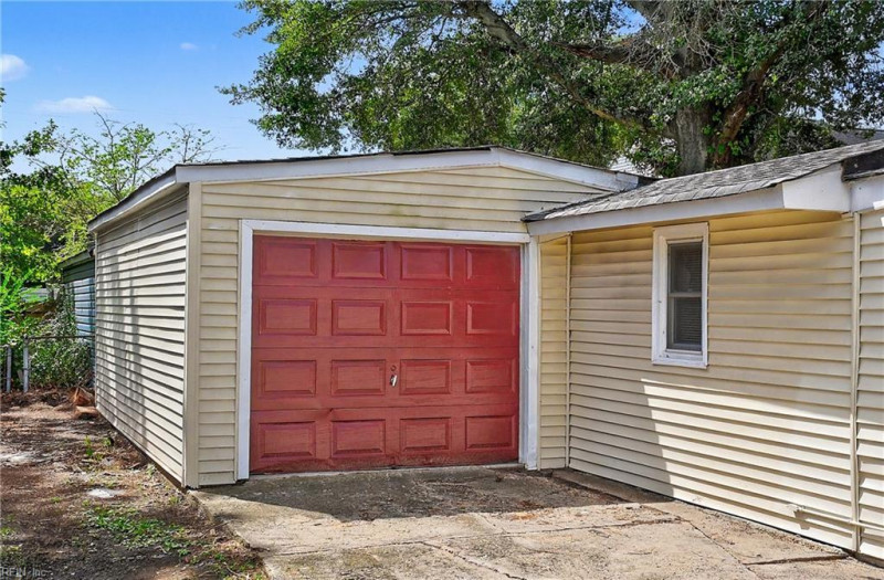 Photo 35 of 40 residential for sale in Chesapeake virginia Photo 35 of 40 residential for sale in Chesapeake virginia