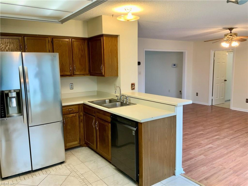 Photo 14 of 48 residential for sale in Virginia Beach virginia