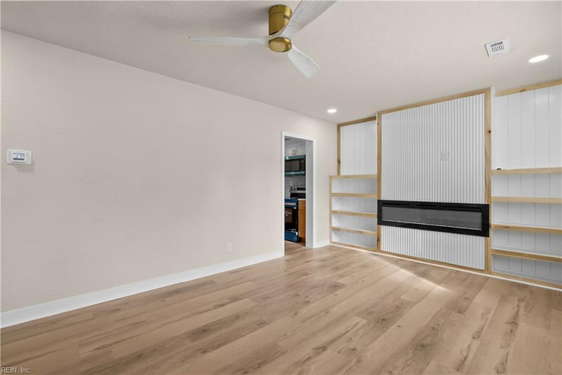 Photo 4 of 32 residential for sale in Norfolk virginia