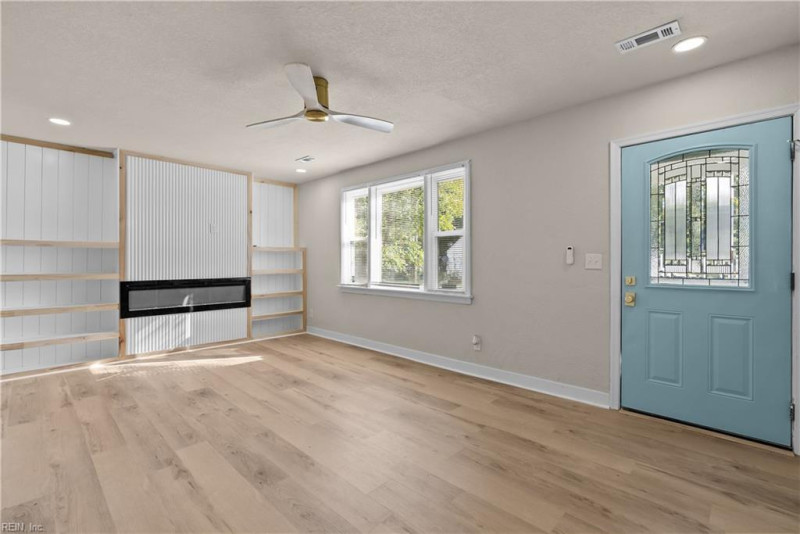 Photo 7 of 32 residential for sale in Norfolk virginia