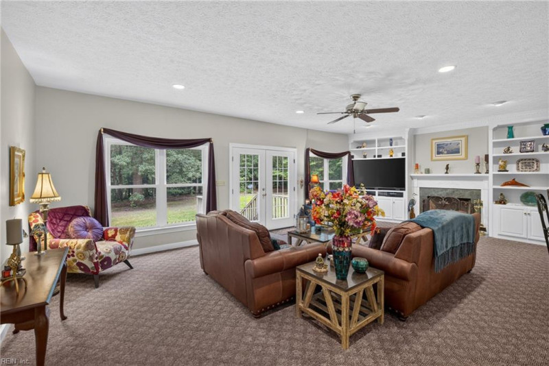 Photo 14 of 50 residential for sale in Gloucester County virginia