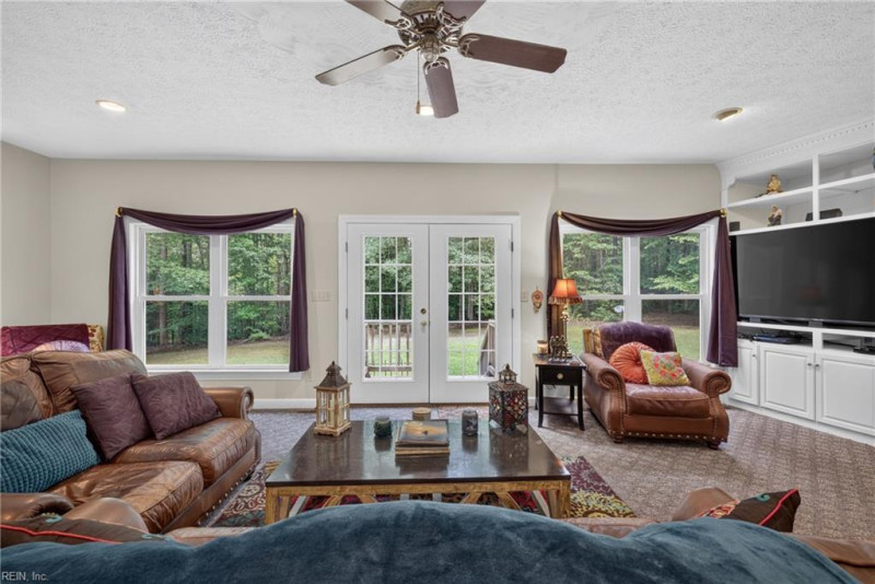 Photo 15 of 50 residential for sale in Gloucester County virginia