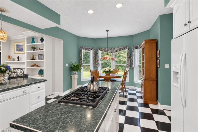 Photo 17 of 50 residential for sale in Gloucester County virginia