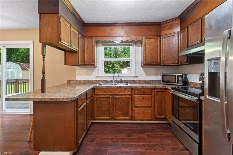 Photo 15 of 40 residential for sale in Gloucester County virginia